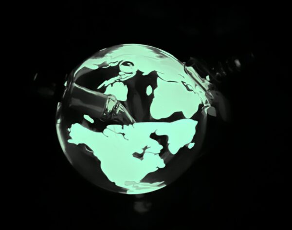 Earth Globe Bong - Image 4